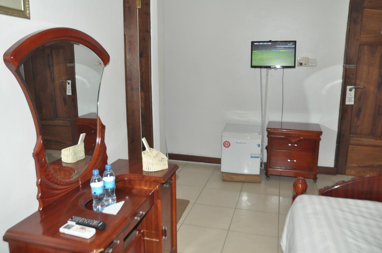 Hotel De Mag Dar es Salaam Exteriör bild